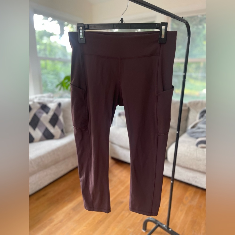 Lululemon - Speed Up Crop 21"